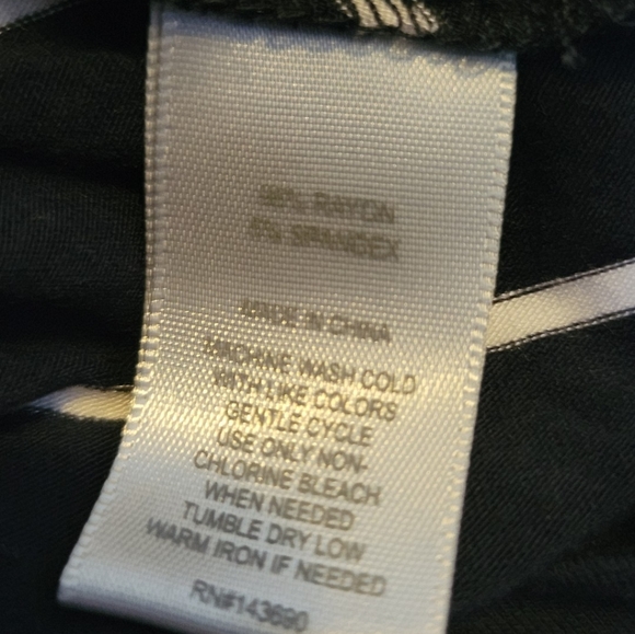 Larry Levine Turtleneck Striped Women's Tunic Top Size large black & white used - Picture 4 of 8